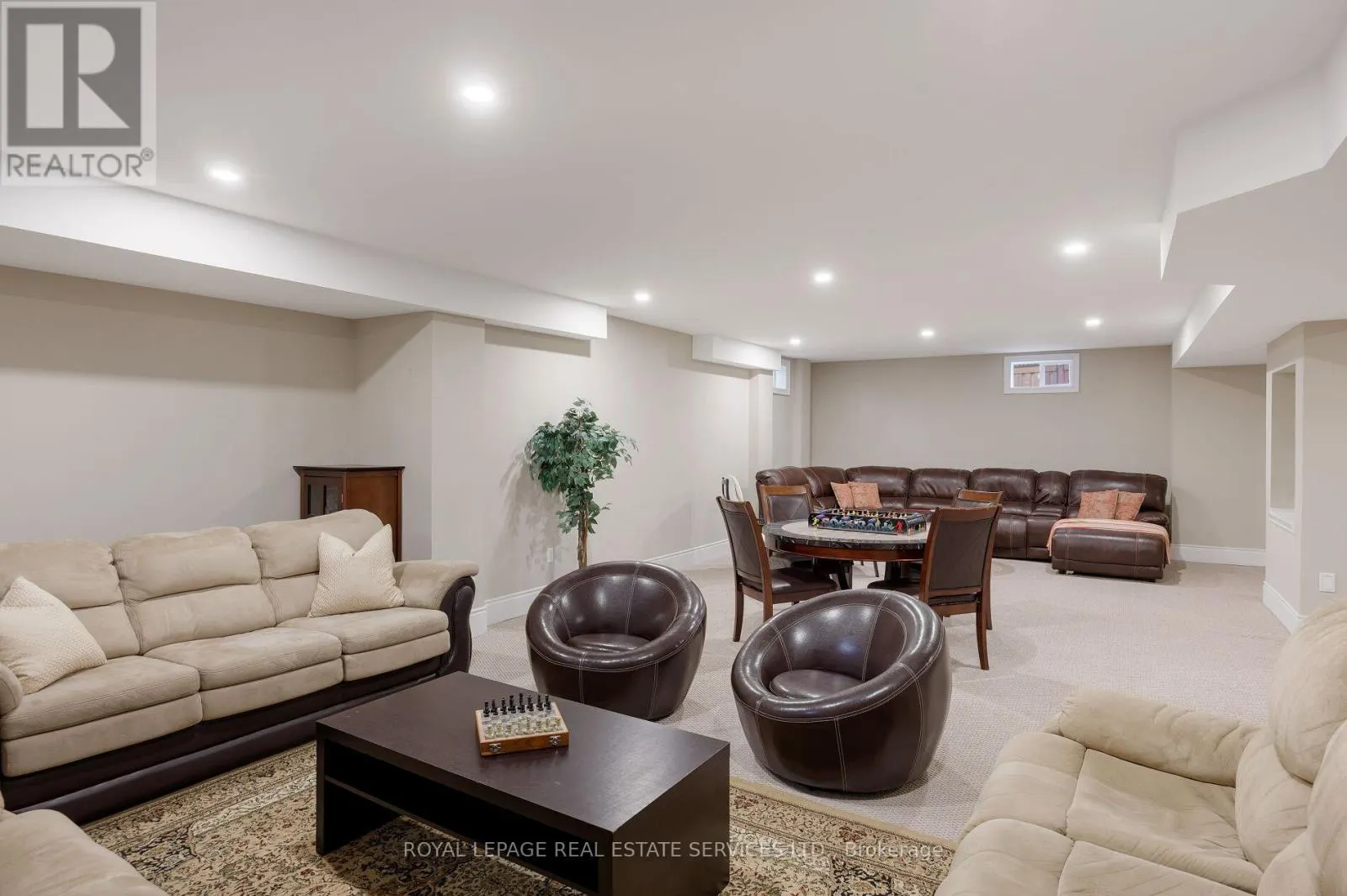 125 PALISER COURT