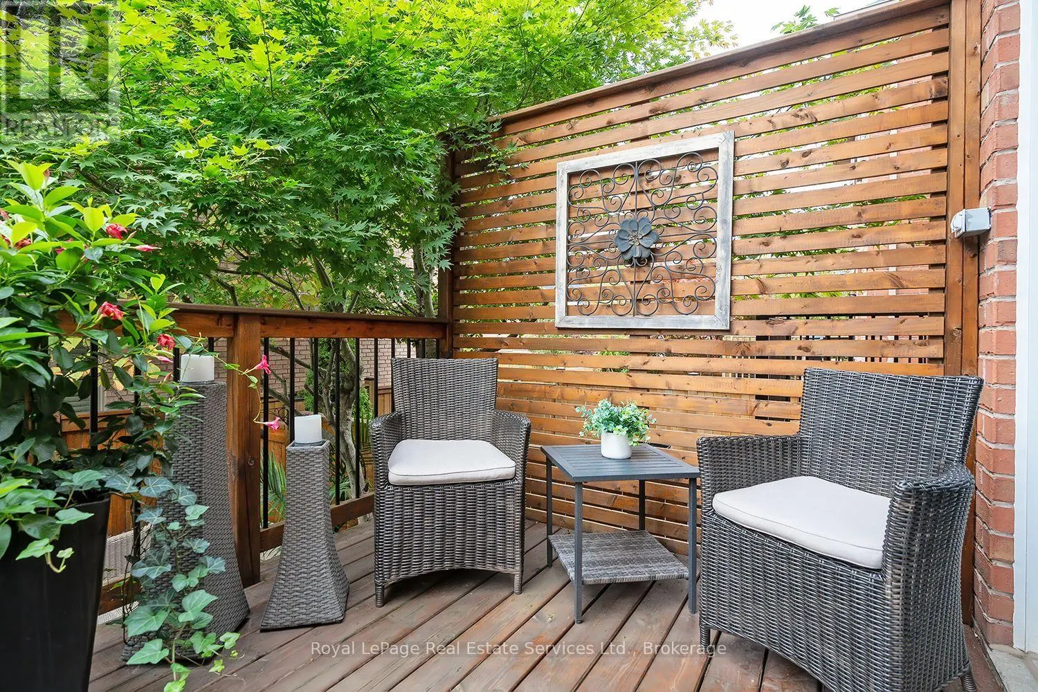 207 TAWNY CRESCENT