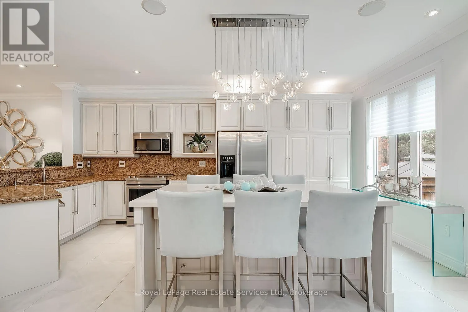 207 TAWNY CRESCENT