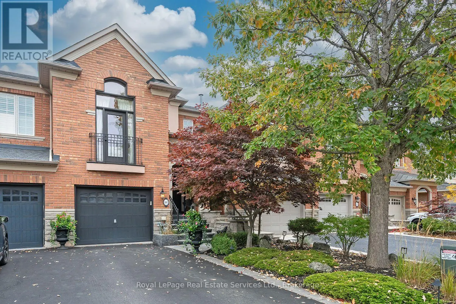 207 TAWNY CRESCENT