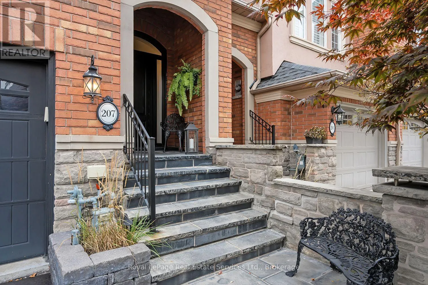 207 TAWNY CRESCENT