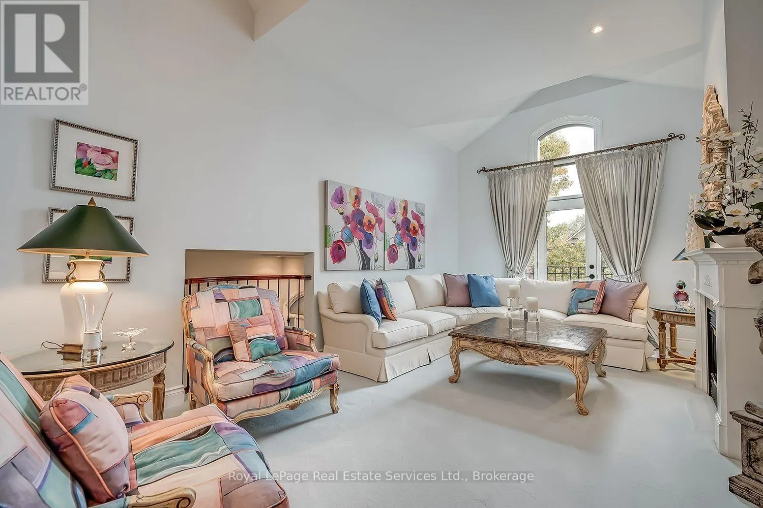207 TAWNY CRESCENT