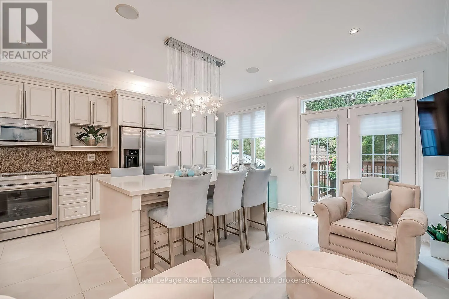207 TAWNY CRESCENT