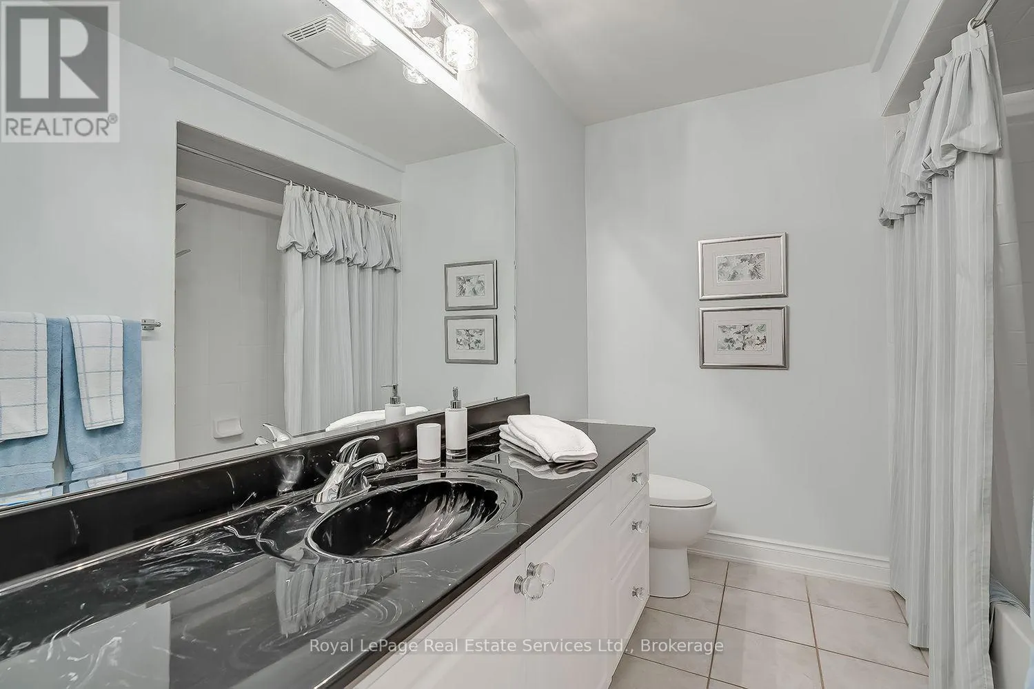 207 TAWNY CRESCENT