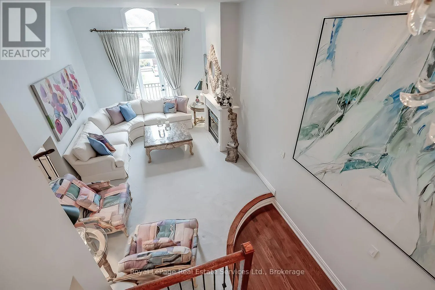 207 TAWNY CRESCENT