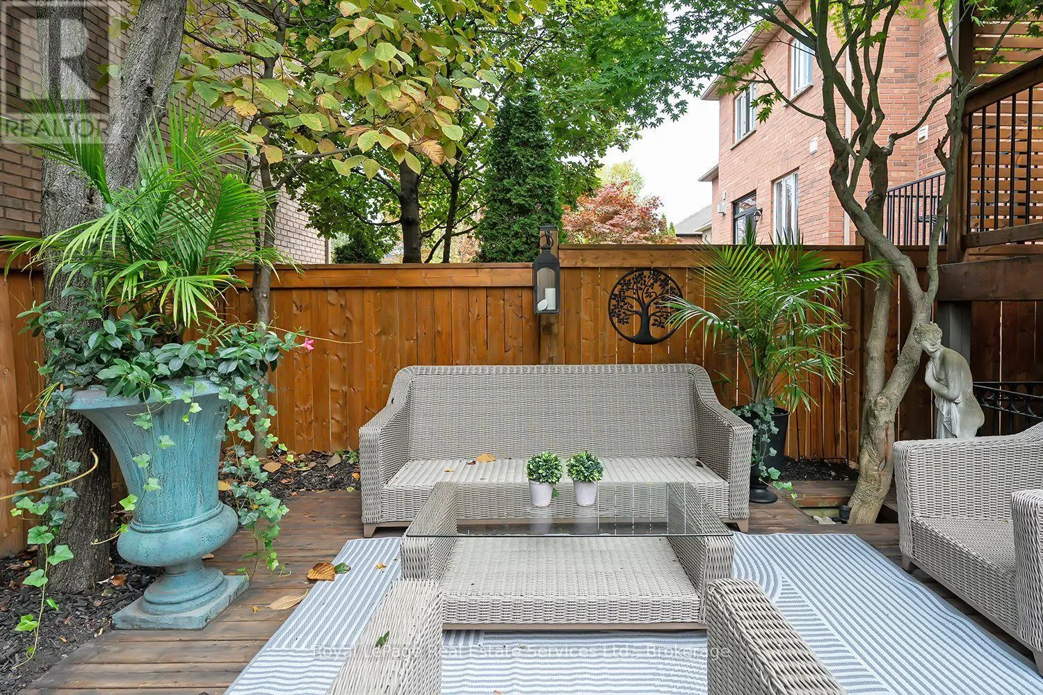 207 TAWNY CRESCENT