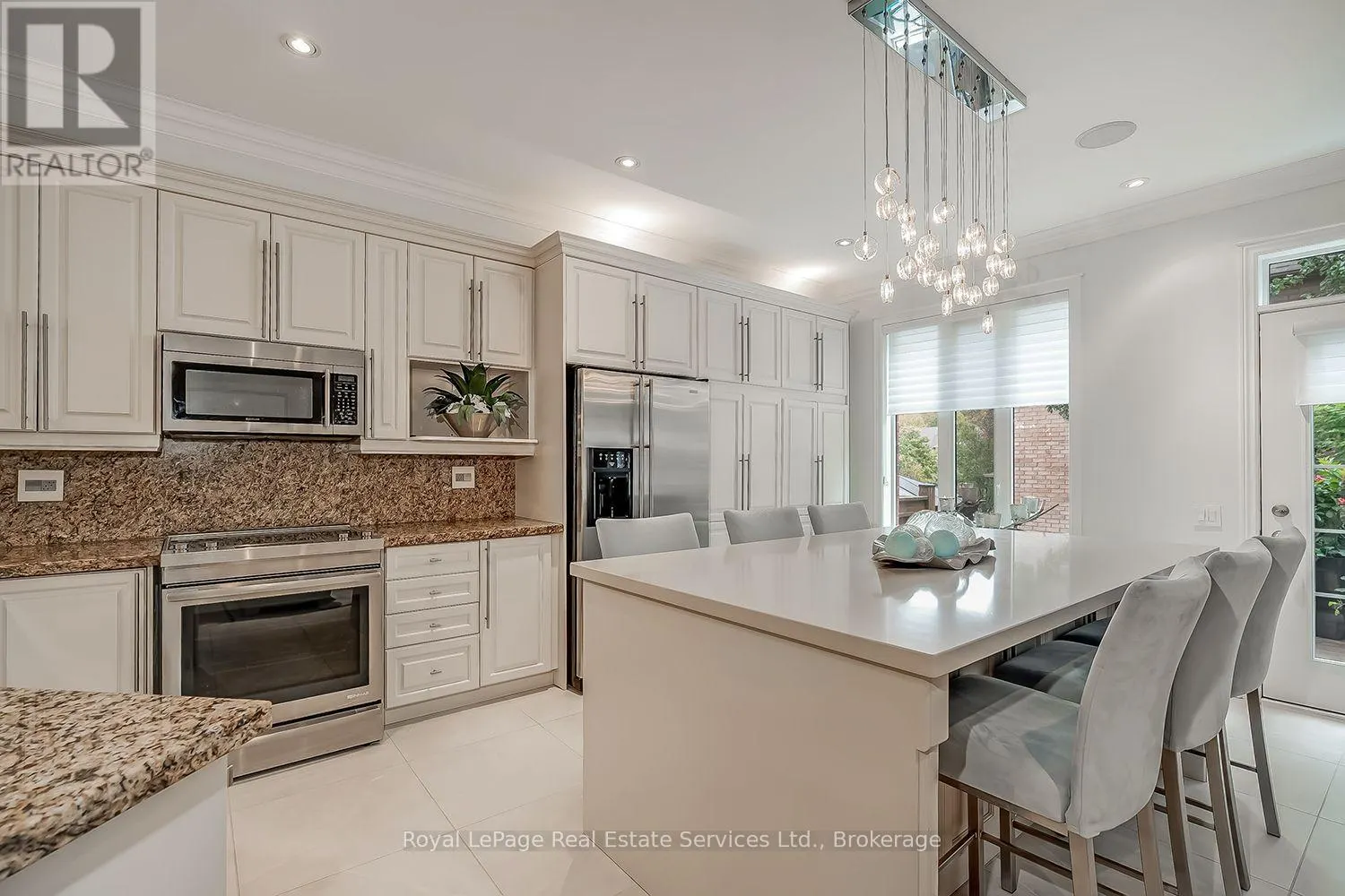 207 TAWNY CRESCENT