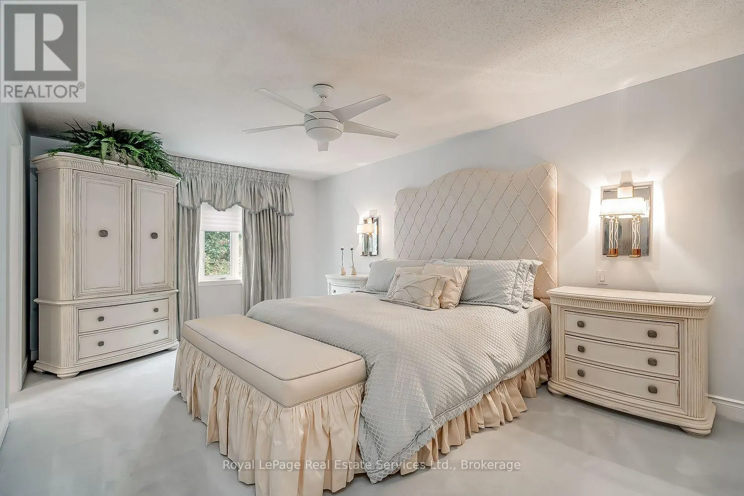 207 TAWNY CRESCENT