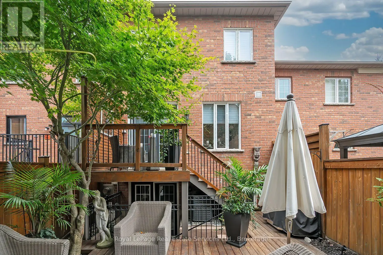 207 TAWNY CRESCENT