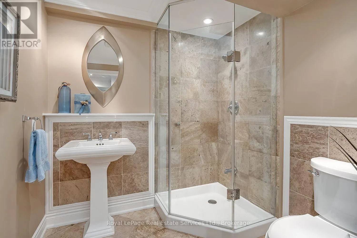 207 TAWNY CRESCENT