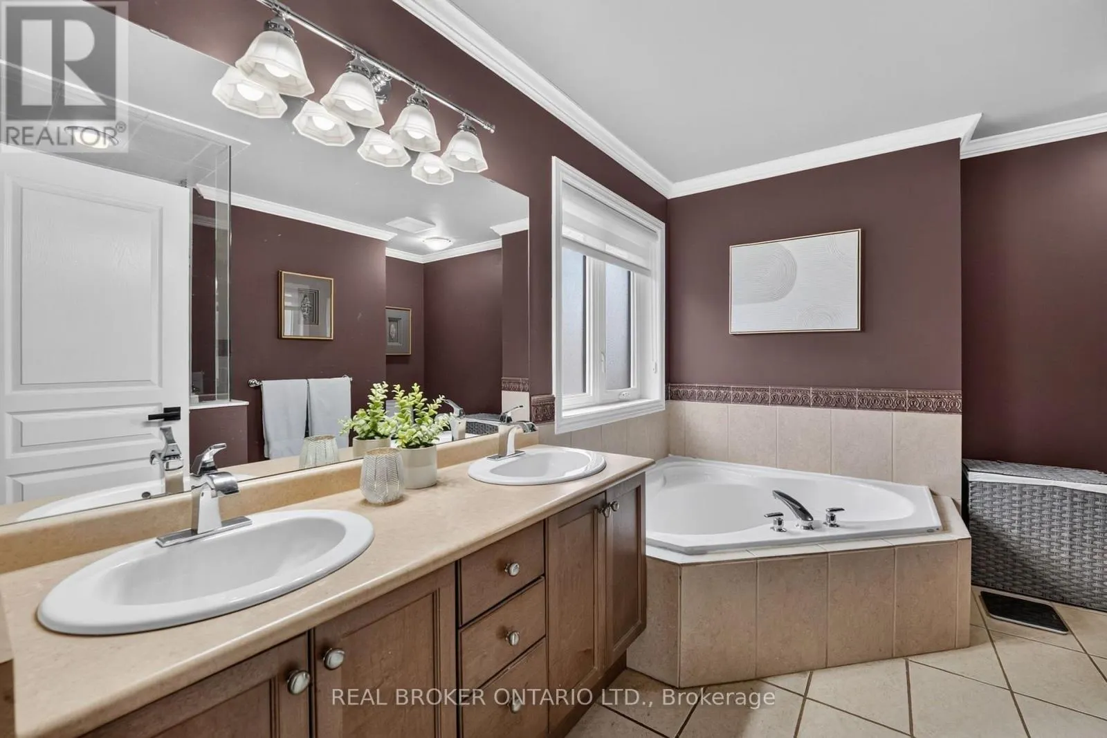 2243 WOODCREST DRIVE