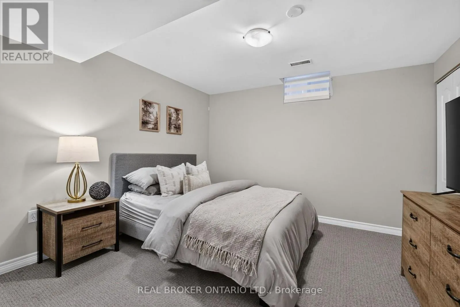 2243 WOODCREST DRIVE