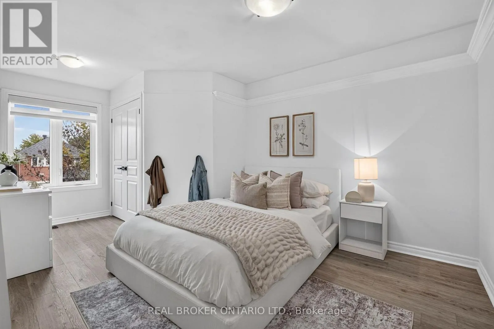 2243 WOODCREST DRIVE