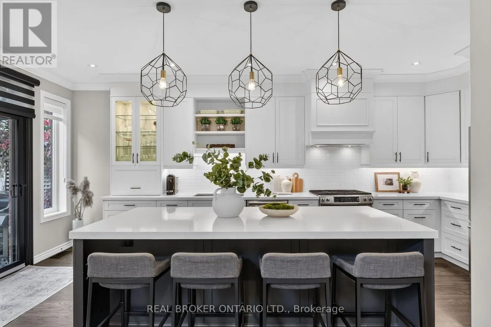 2243 WOODCREST DRIVE