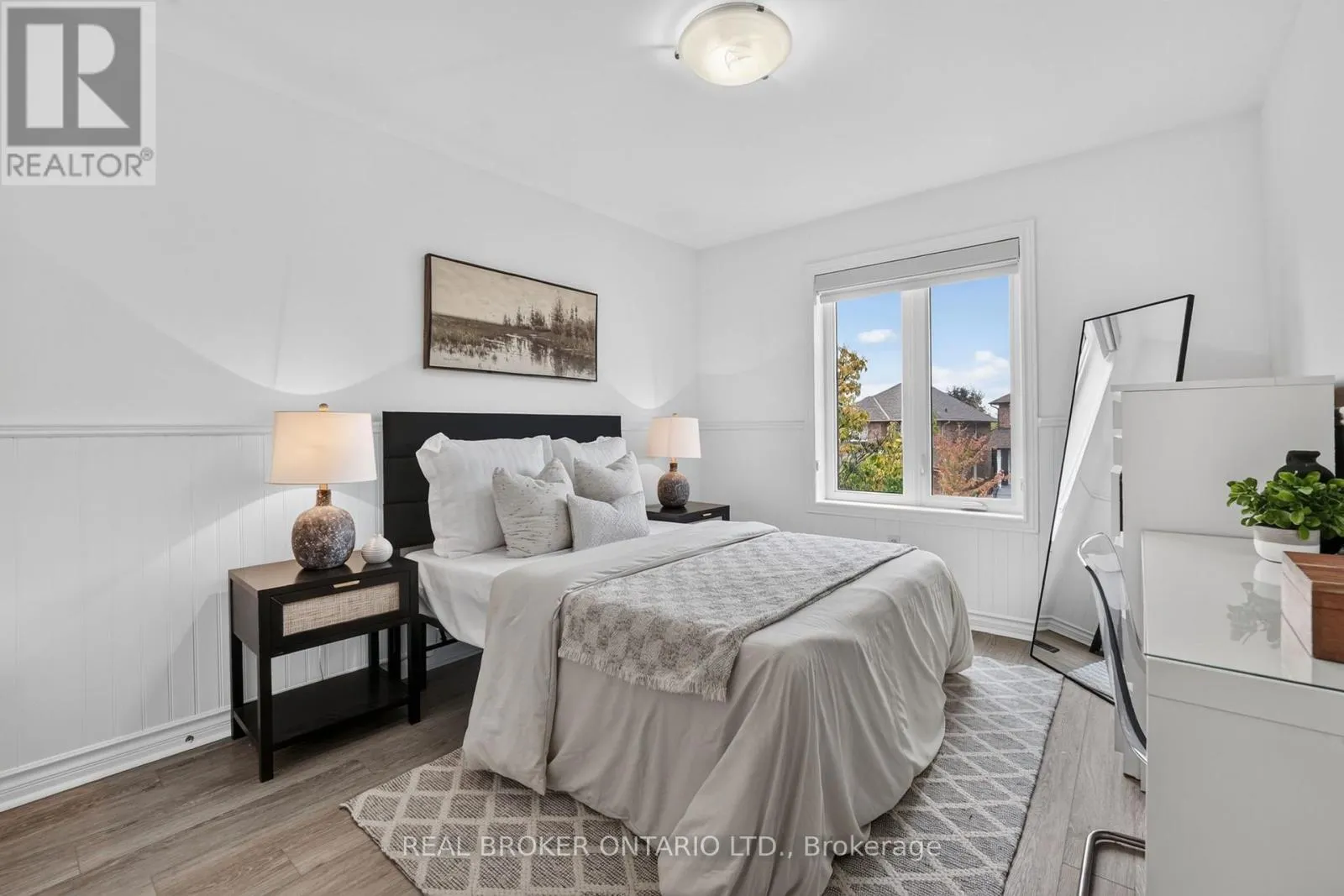 2243 WOODCREST DRIVE