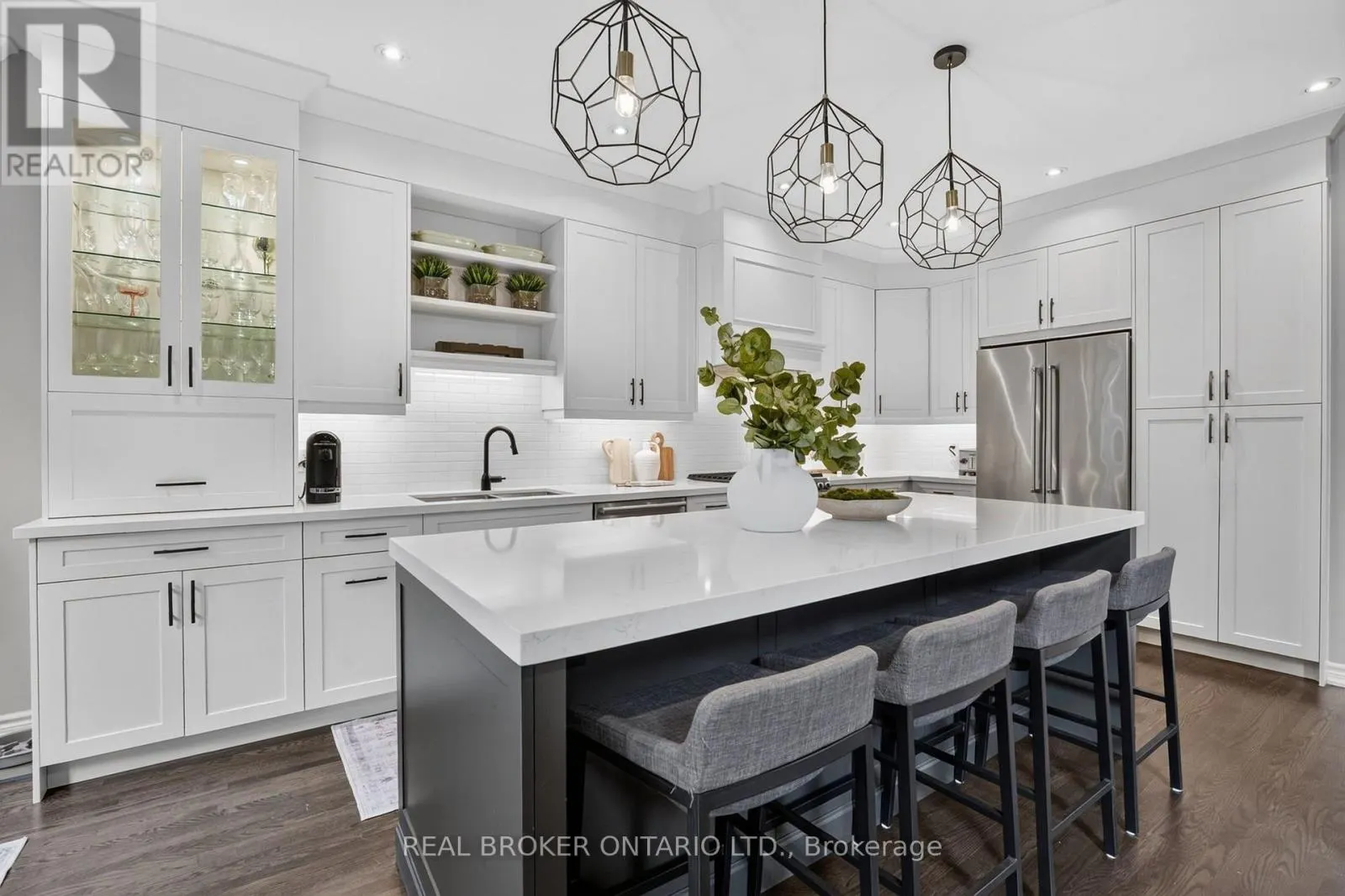 2243 WOODCREST DRIVE
