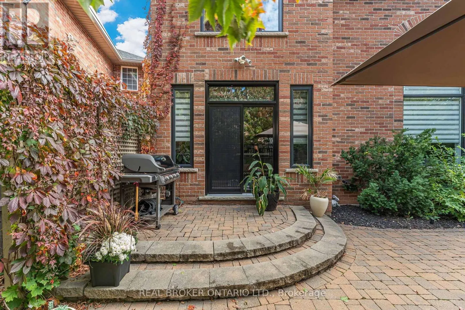 2243 WOODCREST DRIVE
