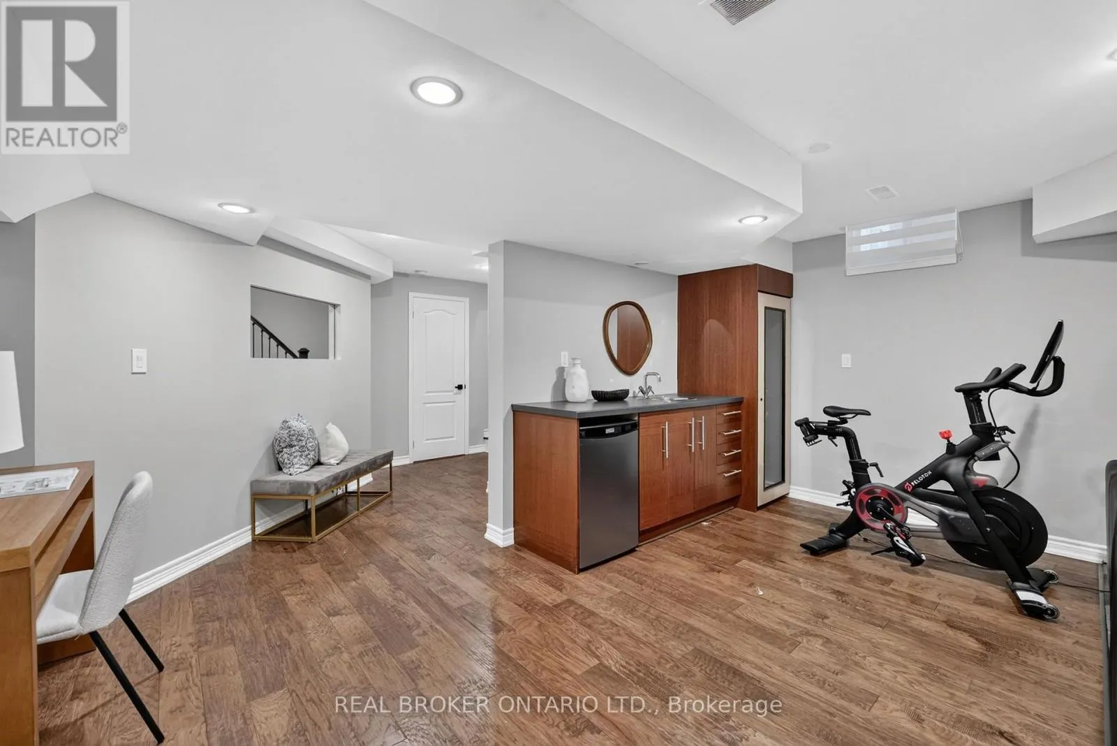 2243 WOODCREST DRIVE