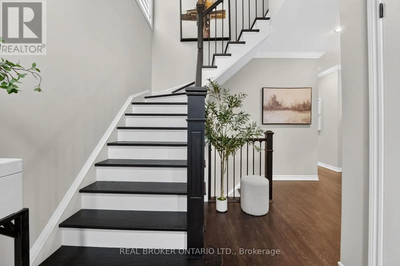 2243 WOODCREST DRIVE