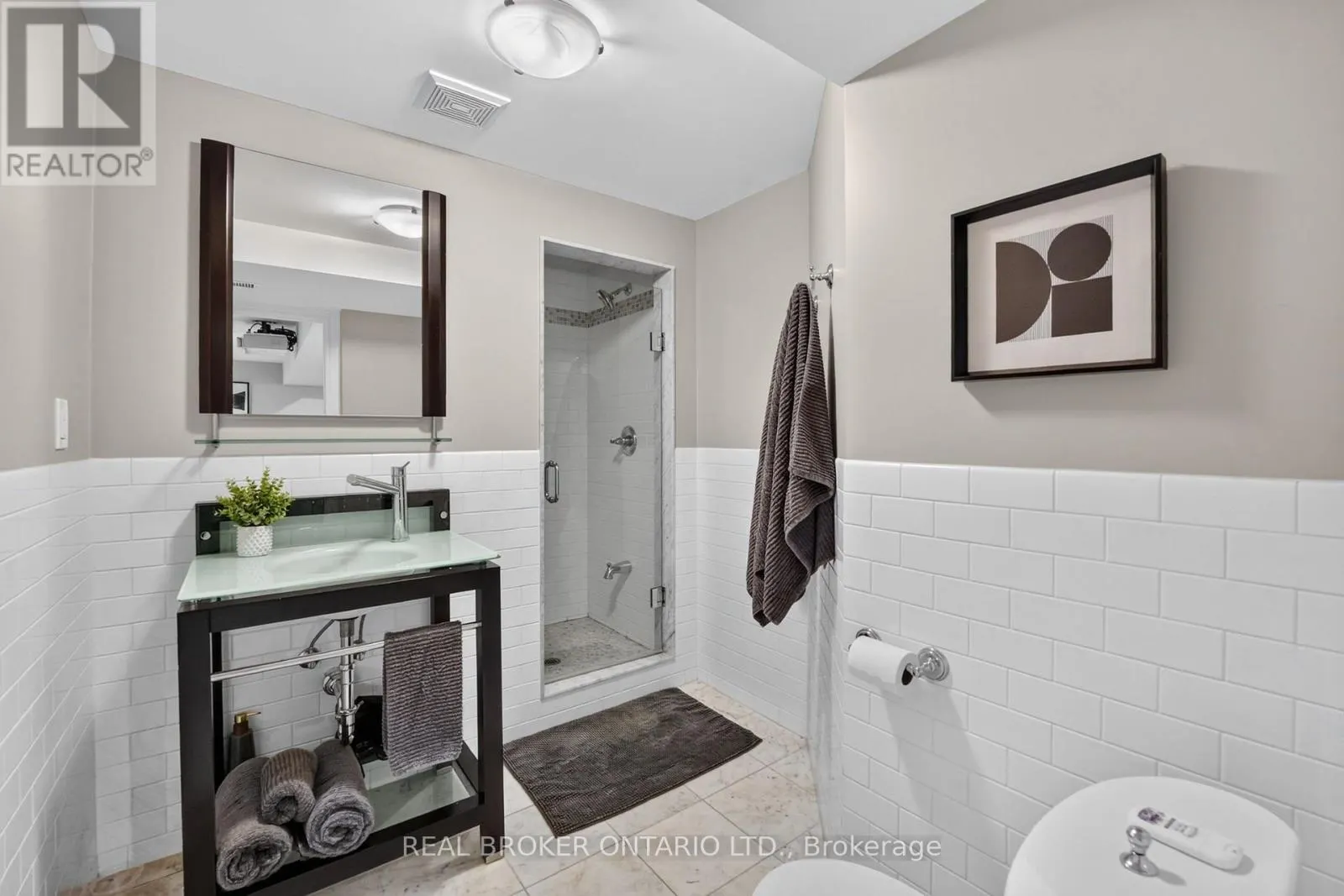 2243 WOODCREST DRIVE