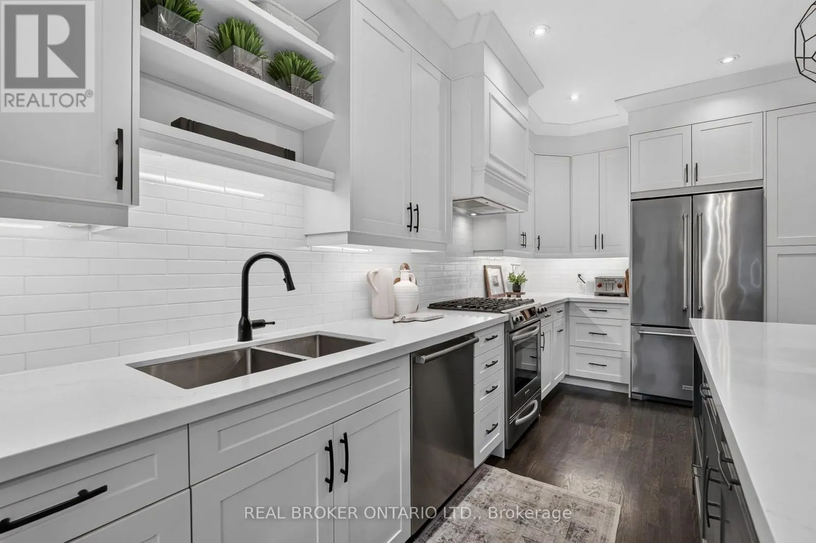 2243 WOODCREST DRIVE
