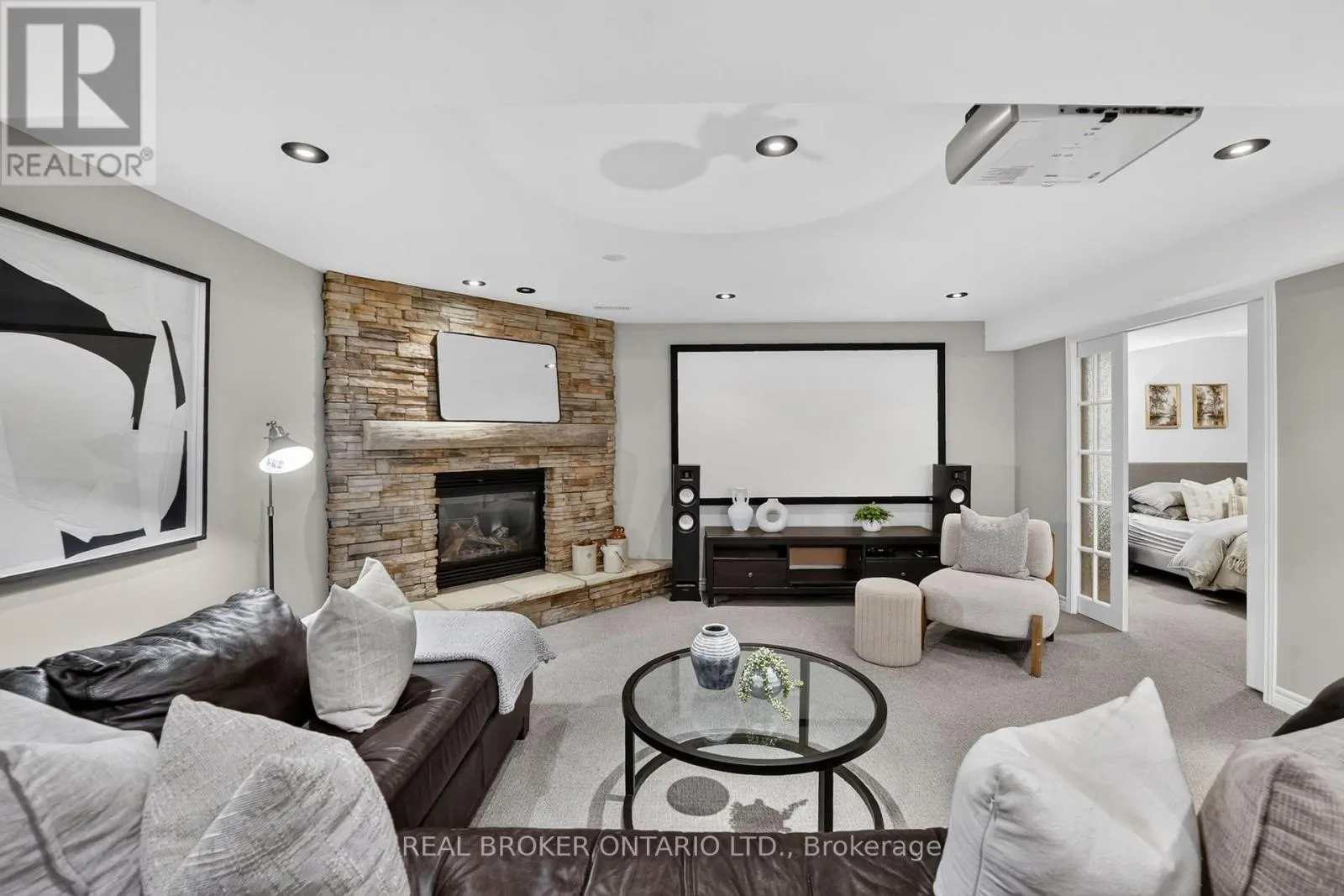 2243 WOODCREST DRIVE