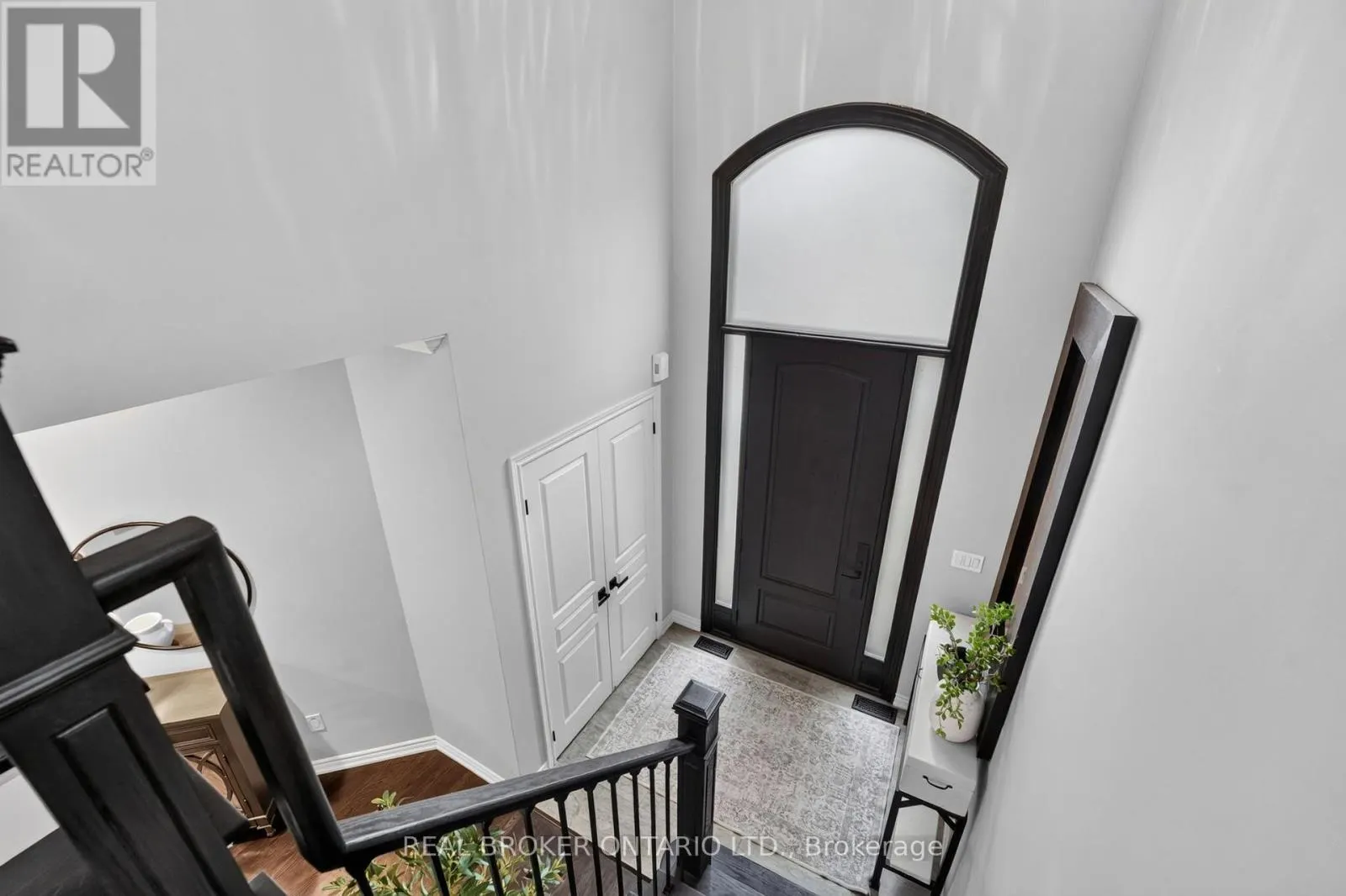 2243 WOODCREST DRIVE