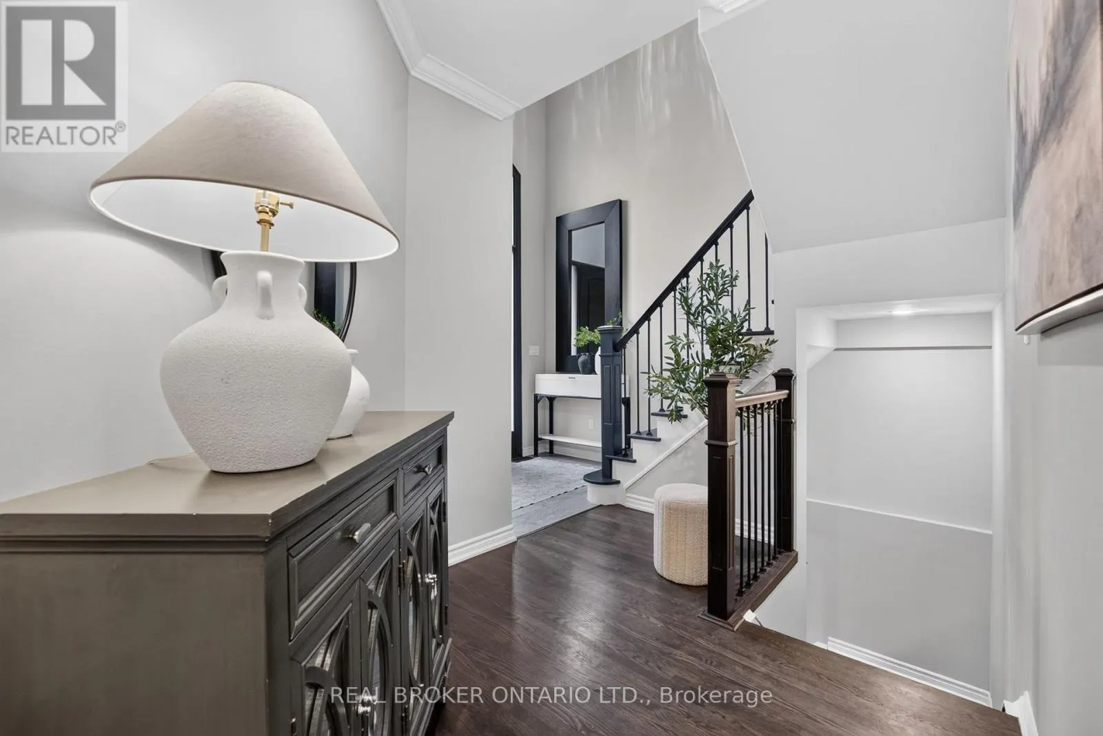 2243 WOODCREST DRIVE