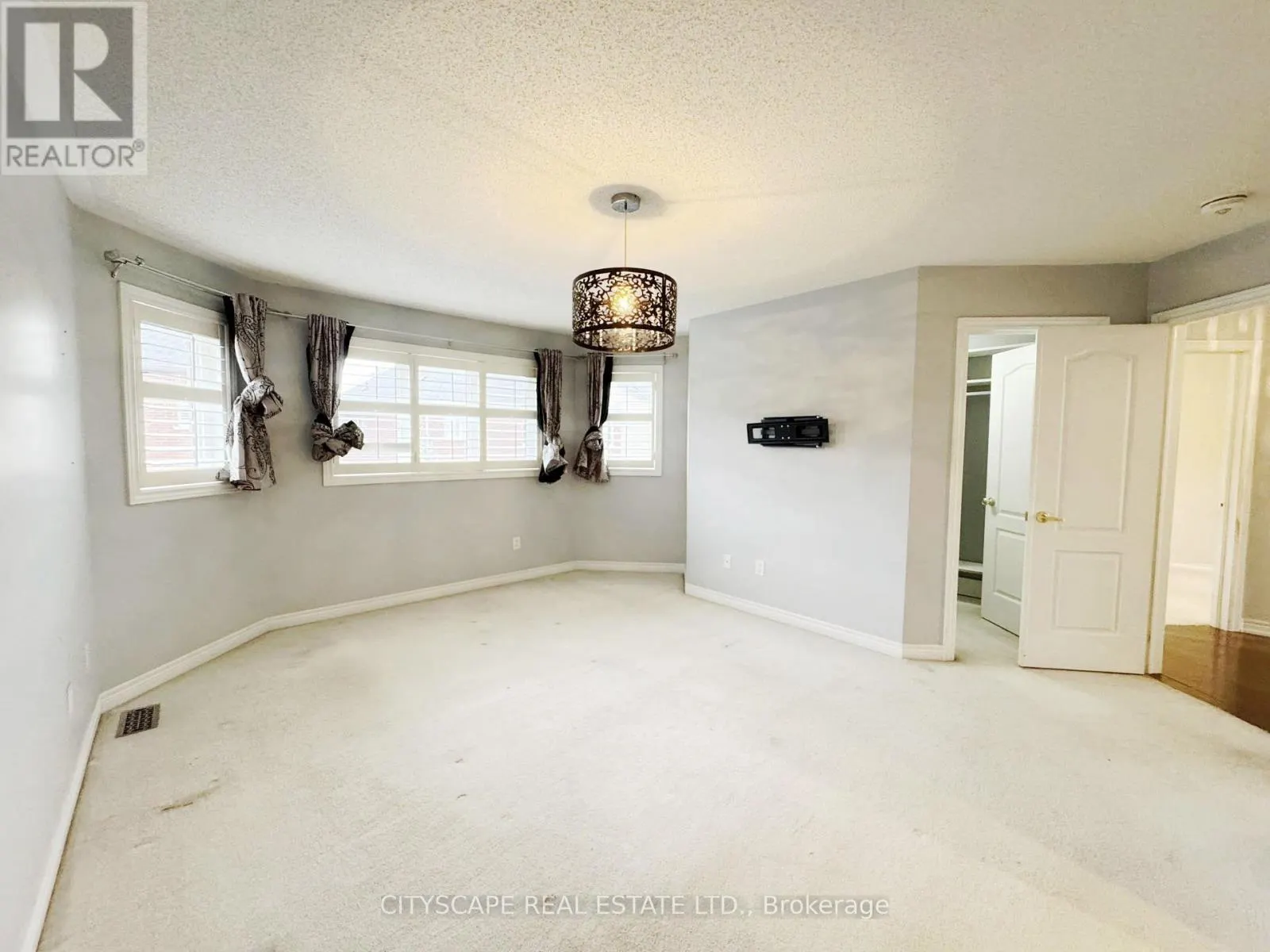 405 SCOTT BOULEVARD