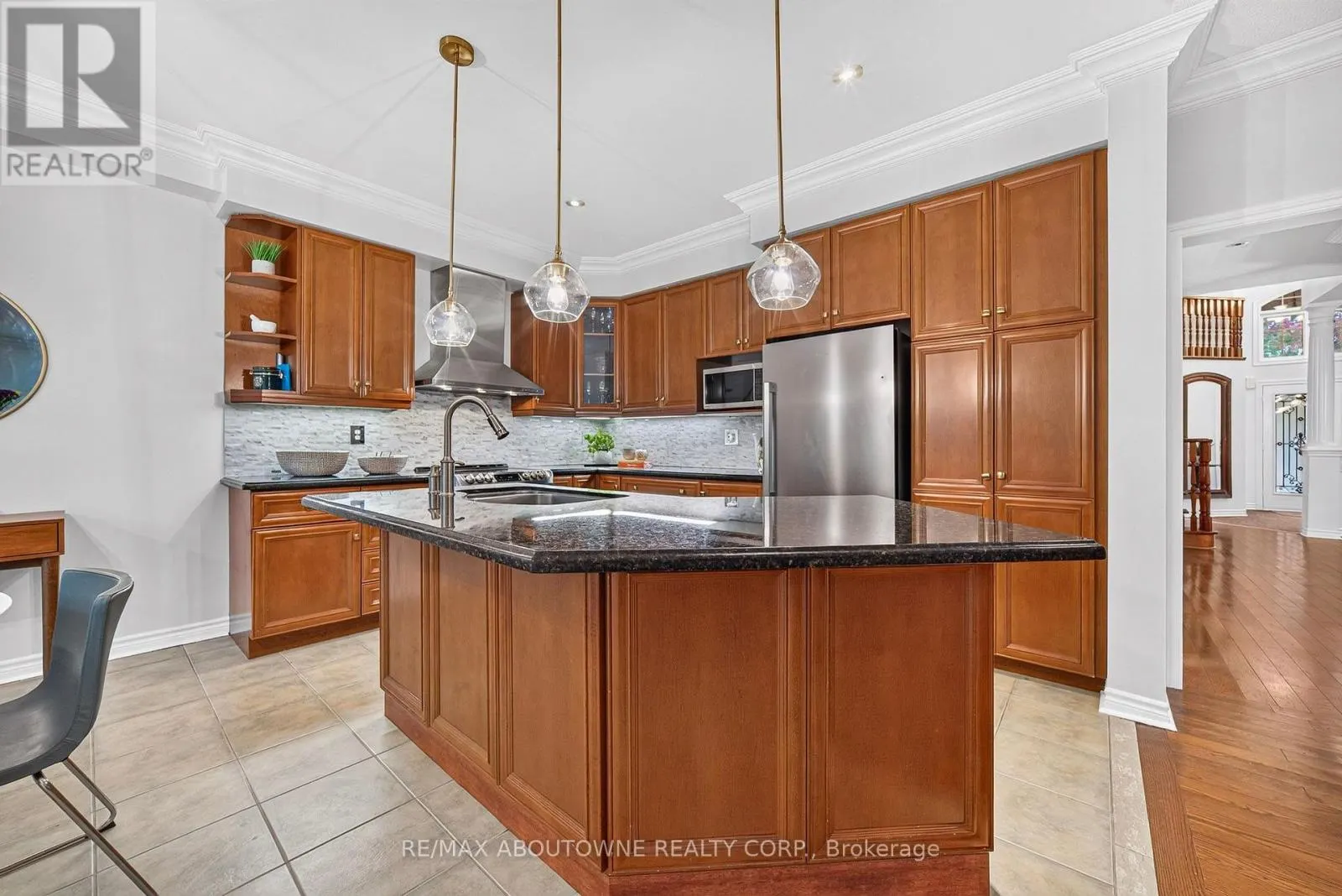 2447 HIGHMOUNT CRESCENT