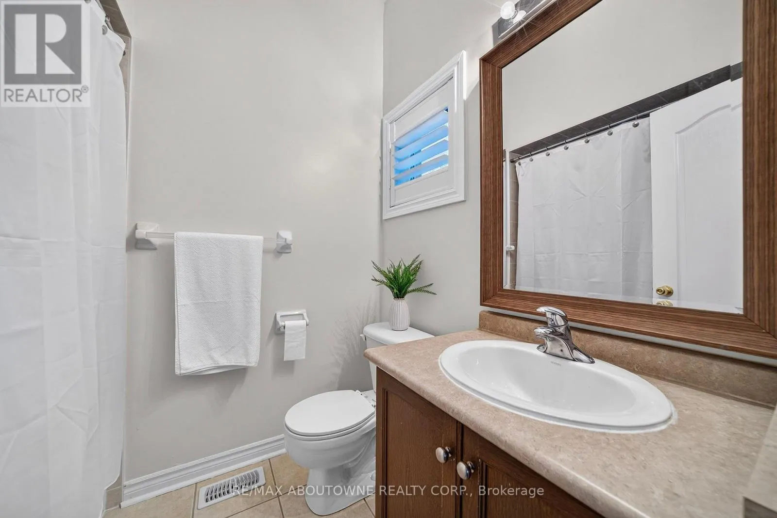 2447 HIGHMOUNT CRESCENT