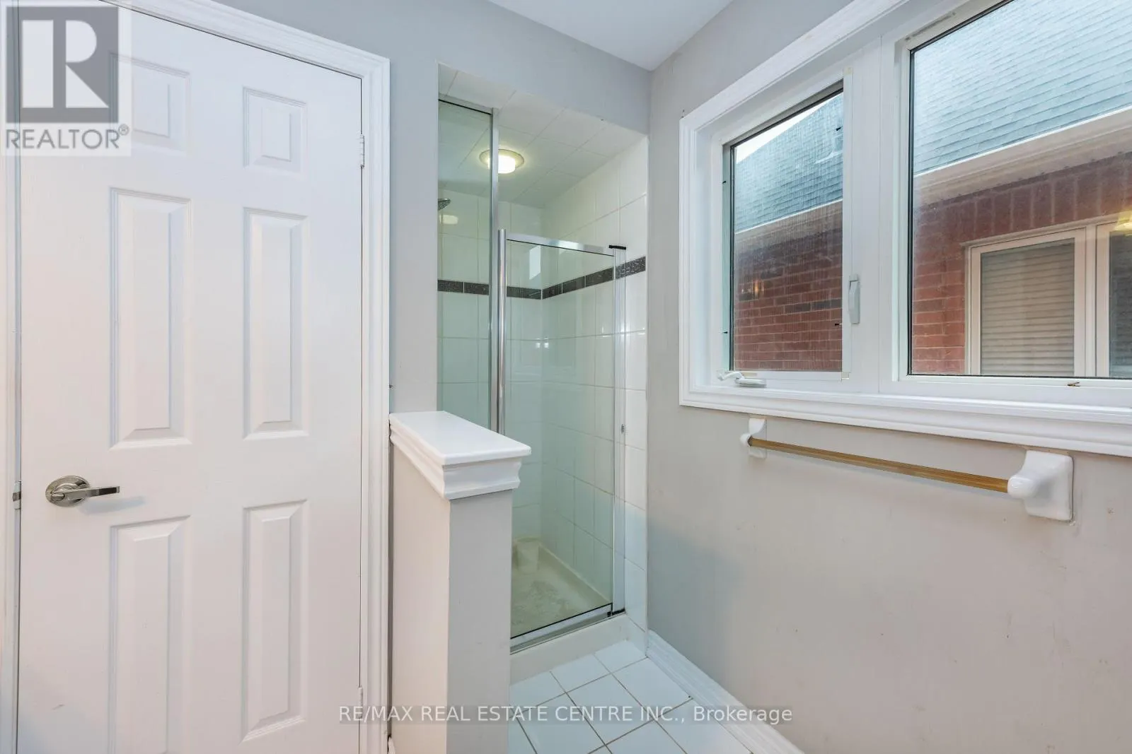 456 LAUNDON TERRACE