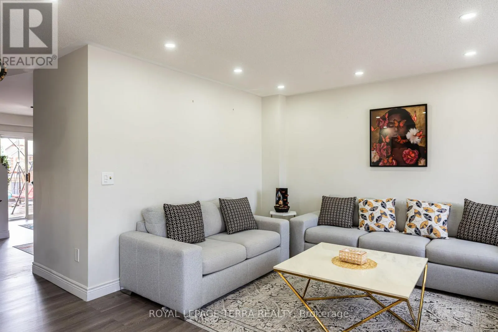 7 - 2871 DARIEN ROAD