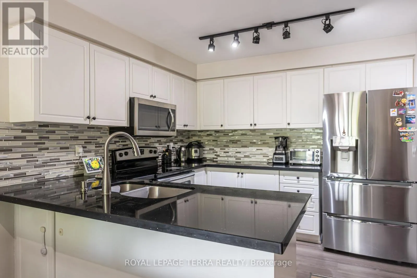 7 - 2871 DARIEN ROAD