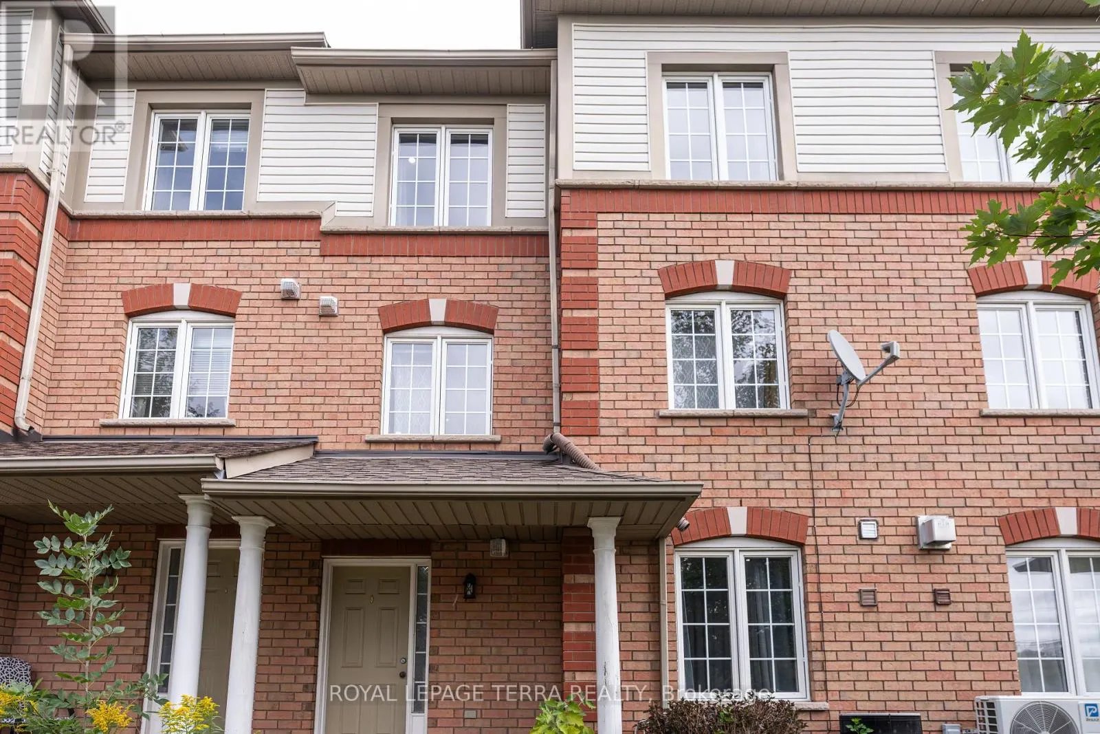 7 - 2871 DARIEN ROAD