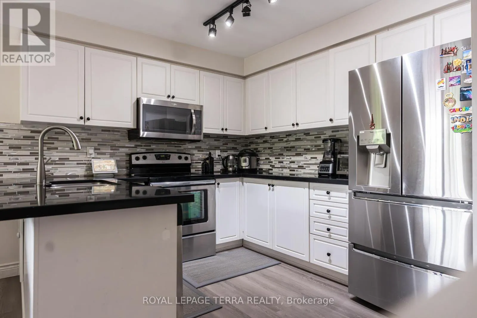 7 - 2871 DARIEN ROAD