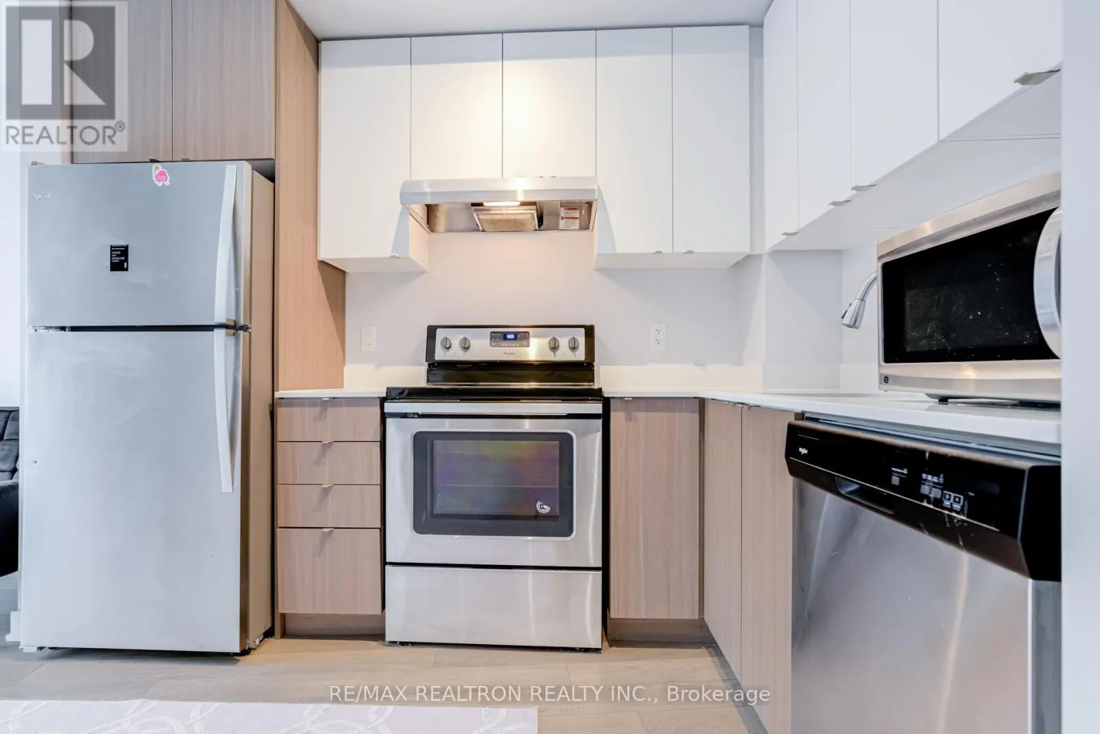 C401 - 5260 DUNDAS STREET N