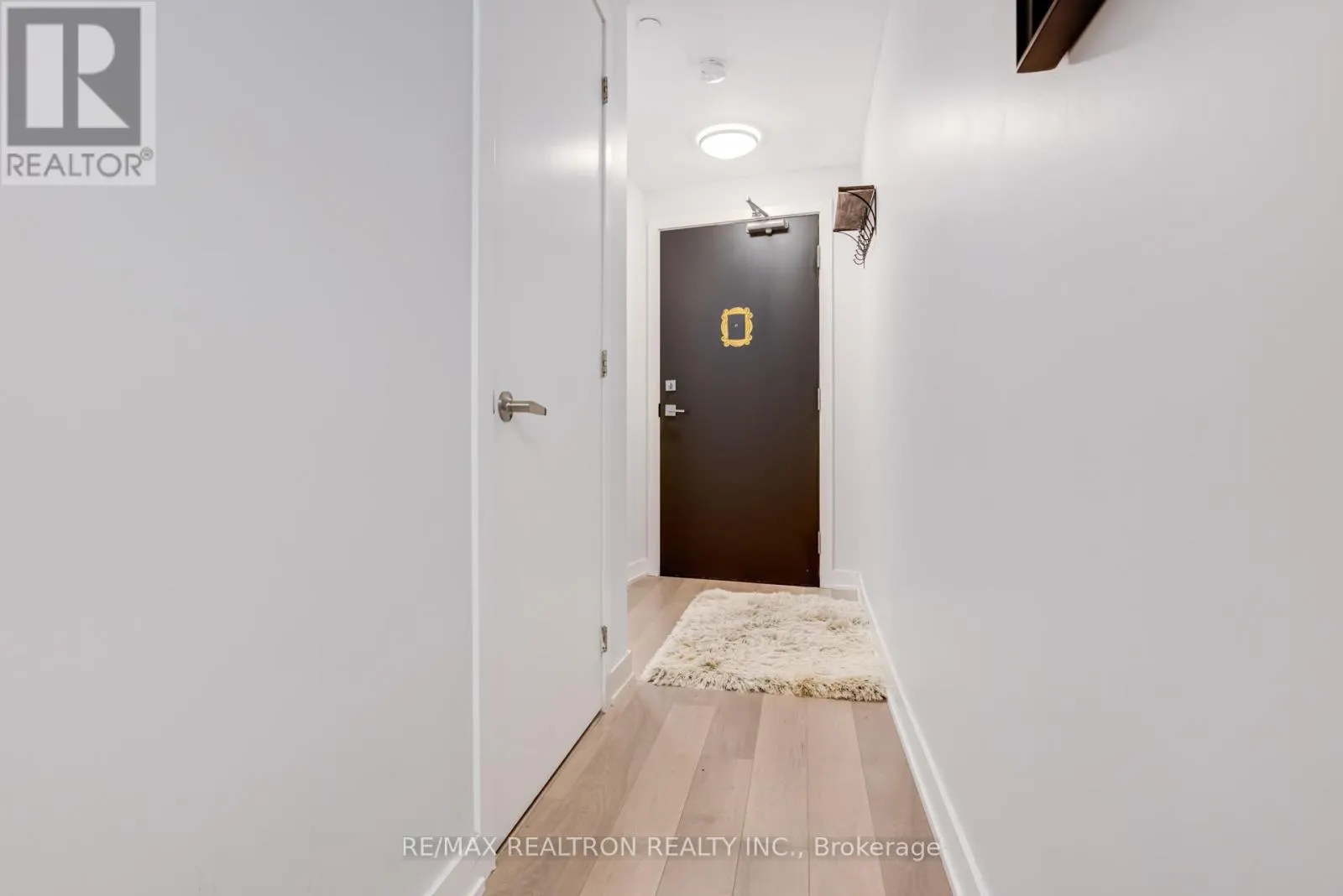 C401 - 5260 DUNDAS STREET N