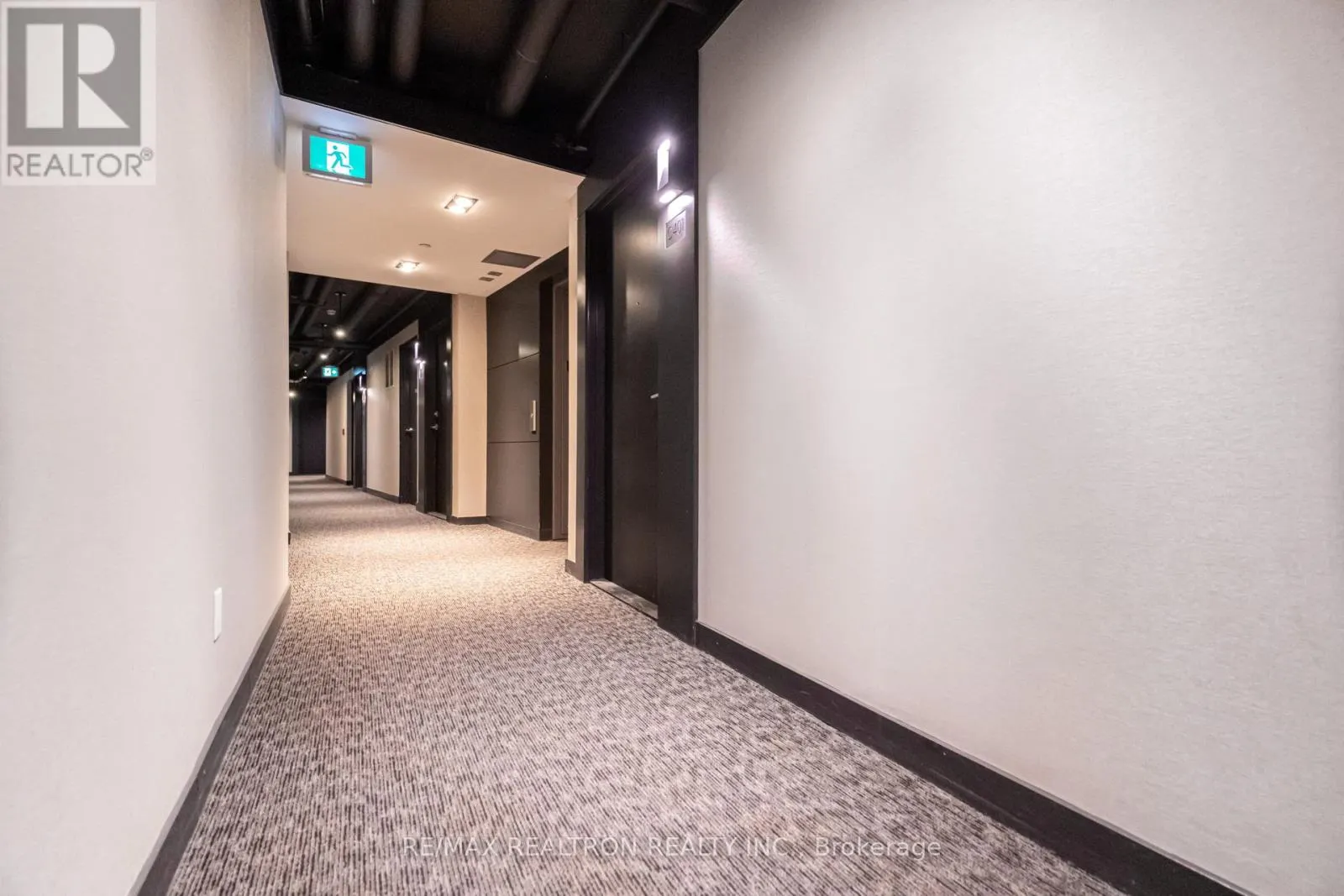 C401 - 5260 DUNDAS STREET N