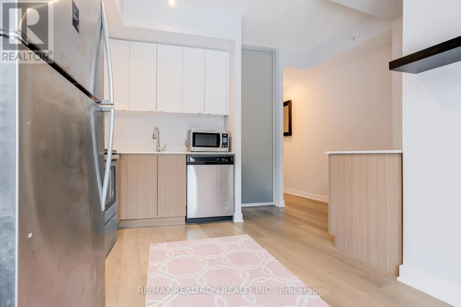 C401 - 5260 DUNDAS STREET N