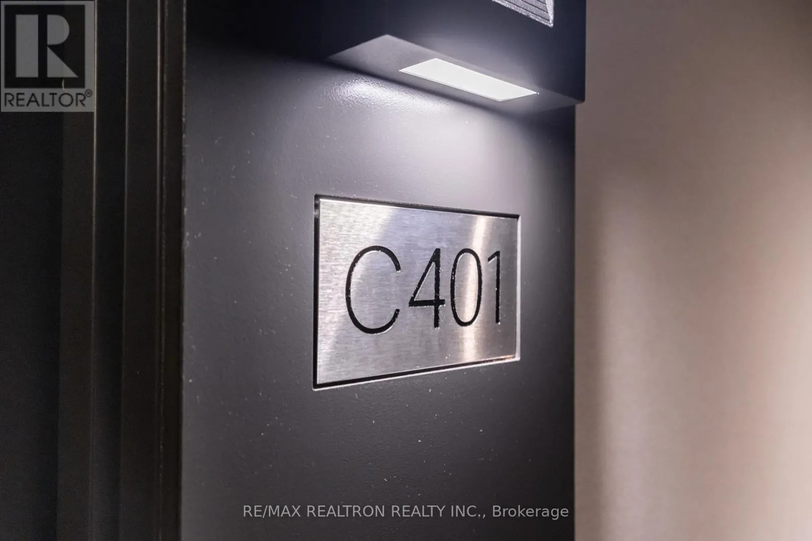 C401 - 5260 DUNDAS STREET N