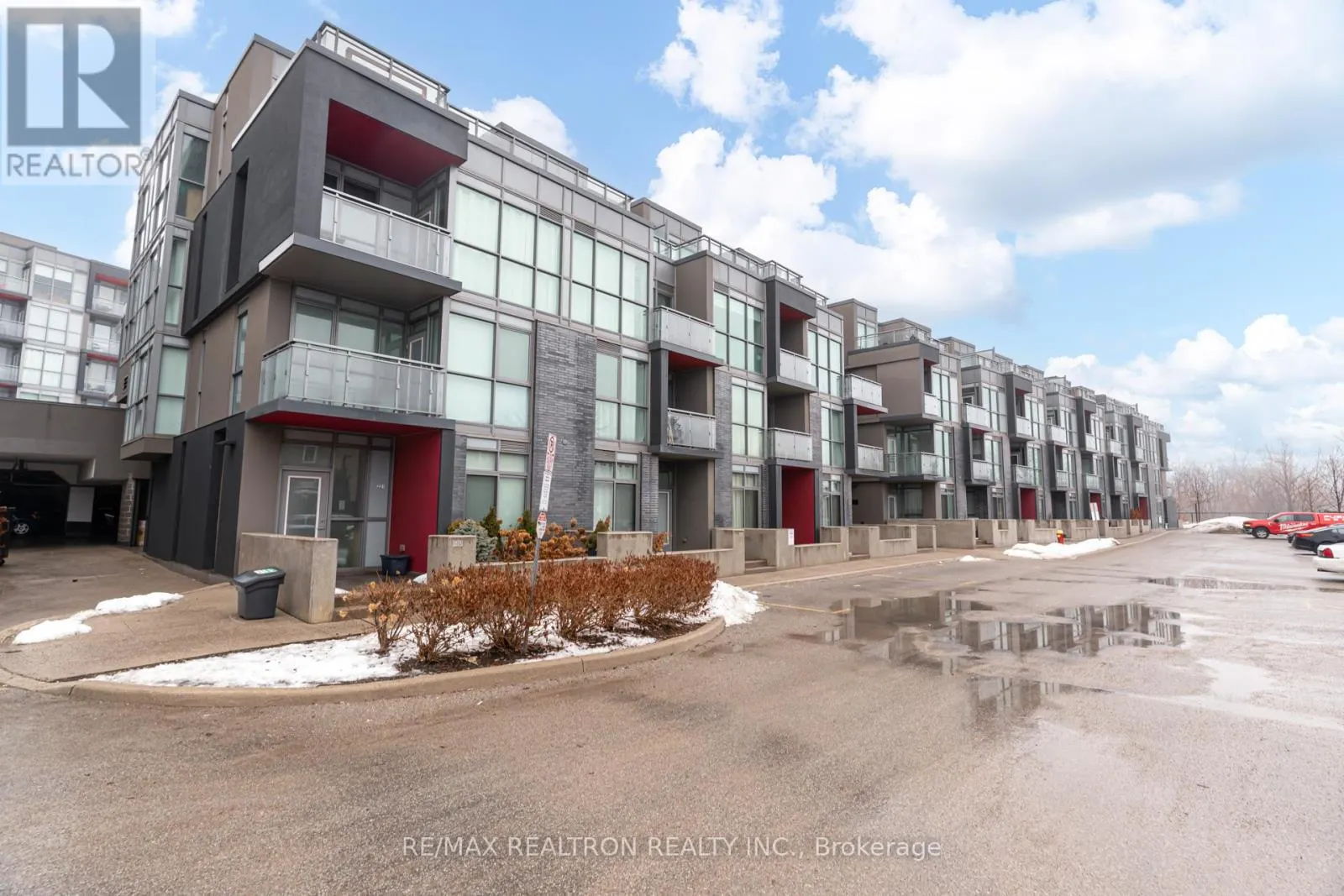 C401 - 5260 DUNDAS STREET N