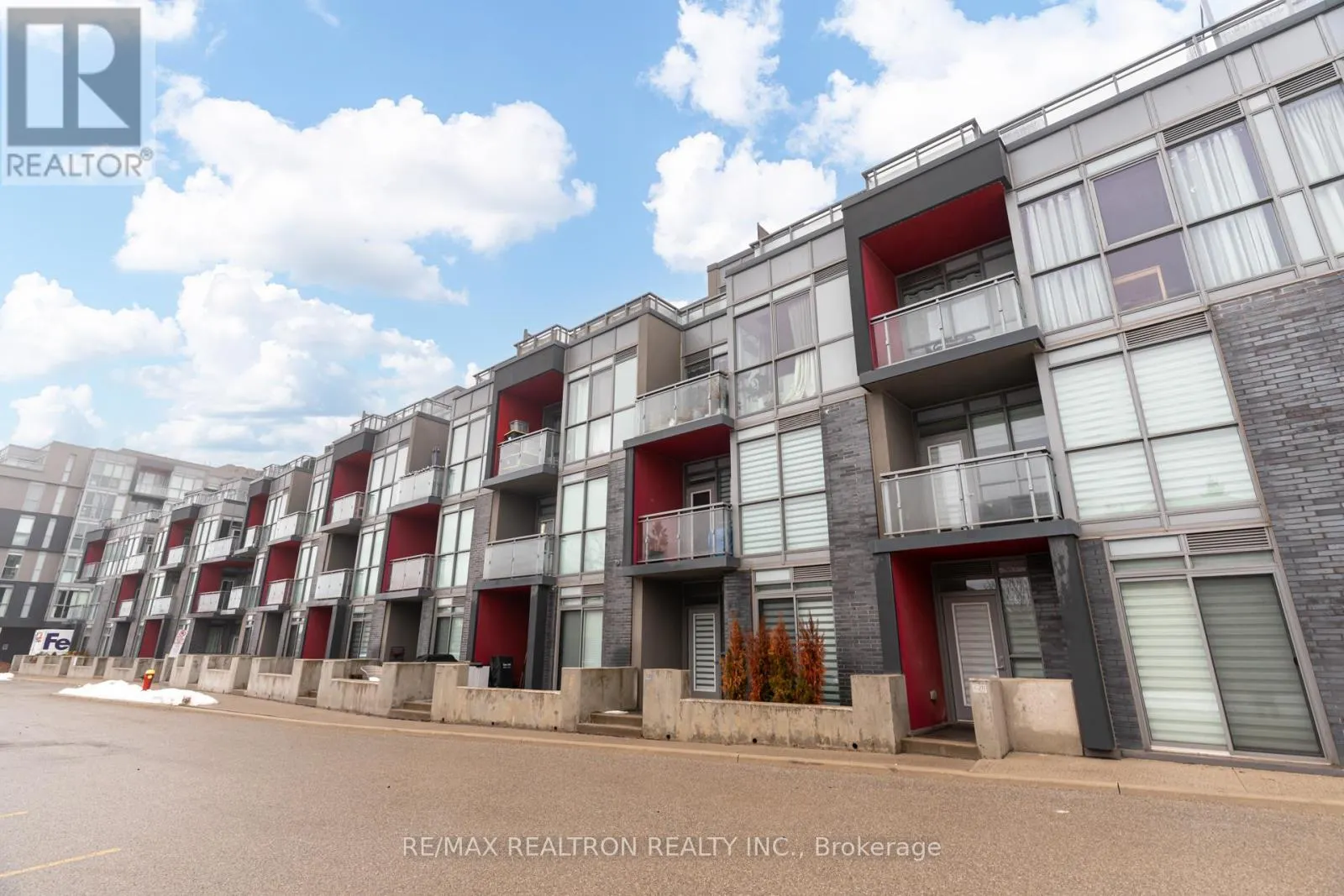 C401 - 5260 DUNDAS STREET N