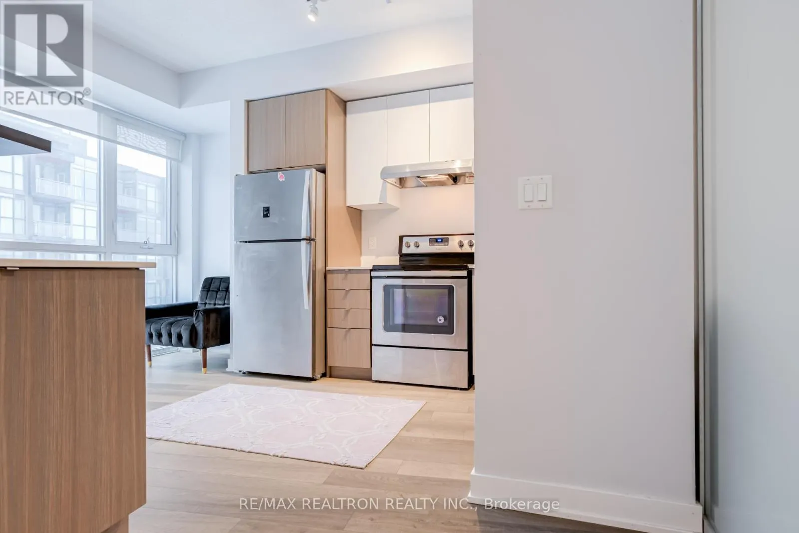 C401 - 5260 DUNDAS STREET N