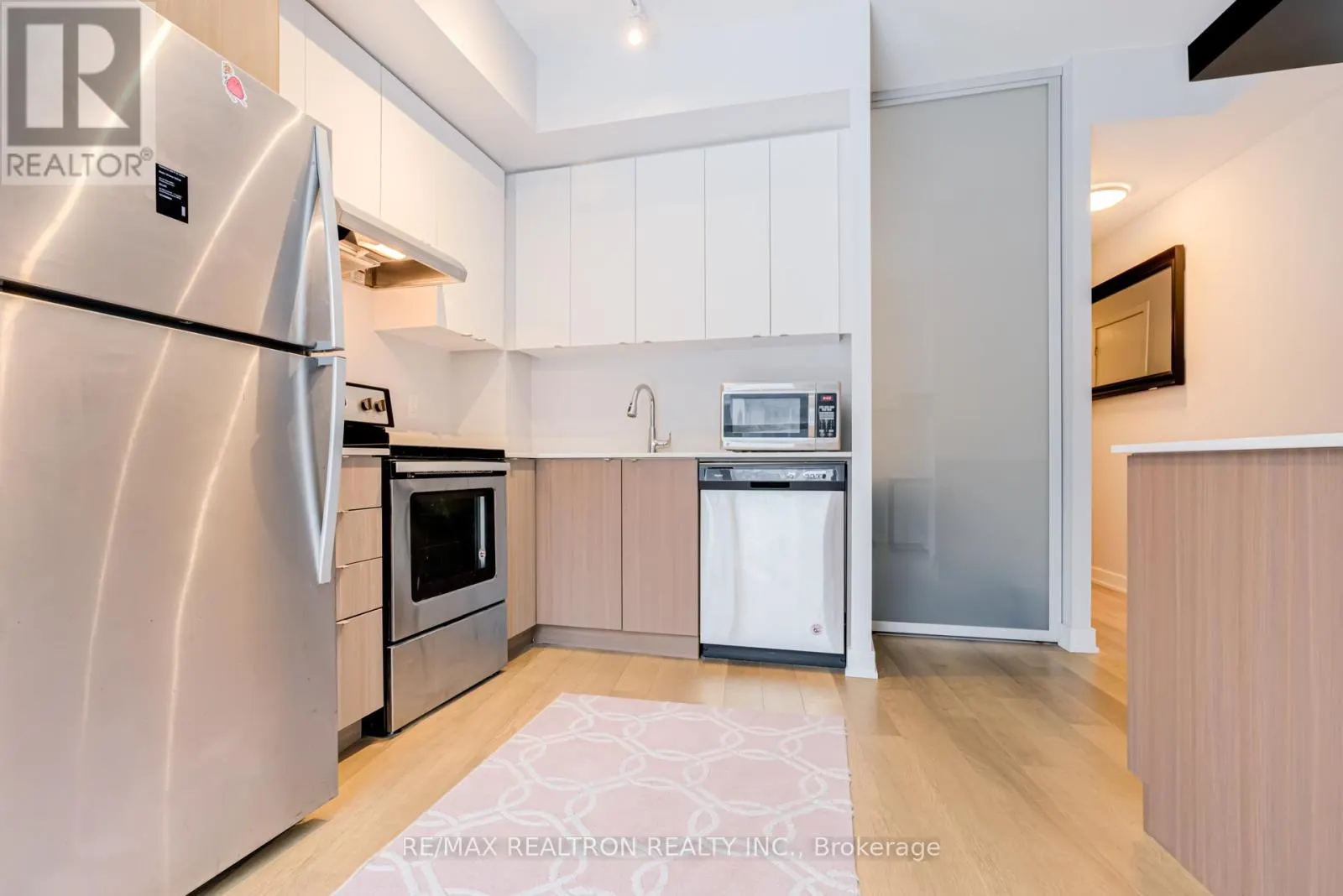 C401 - 5260 DUNDAS STREET N