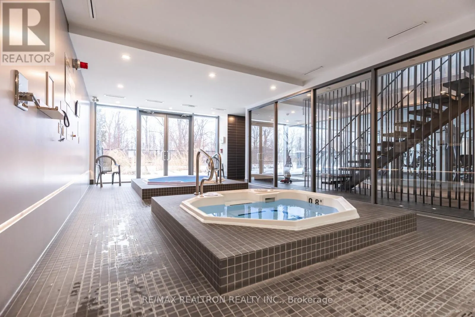 C401 - 5260 DUNDAS STREET N