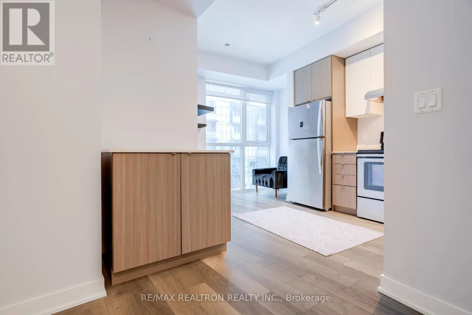 C401 - 5260 DUNDAS STREET N