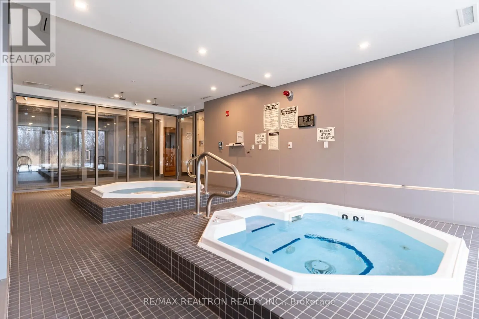 C401 - 5260 DUNDAS STREET N