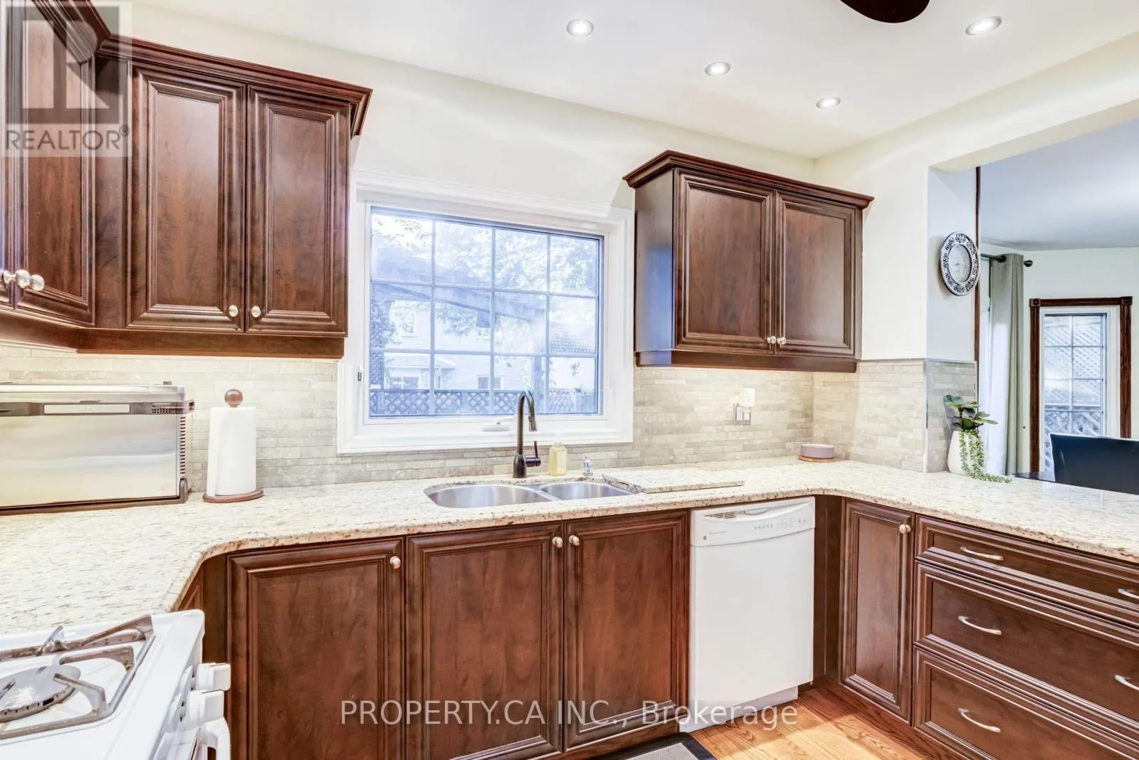 411 FREEMAN CRESCENT