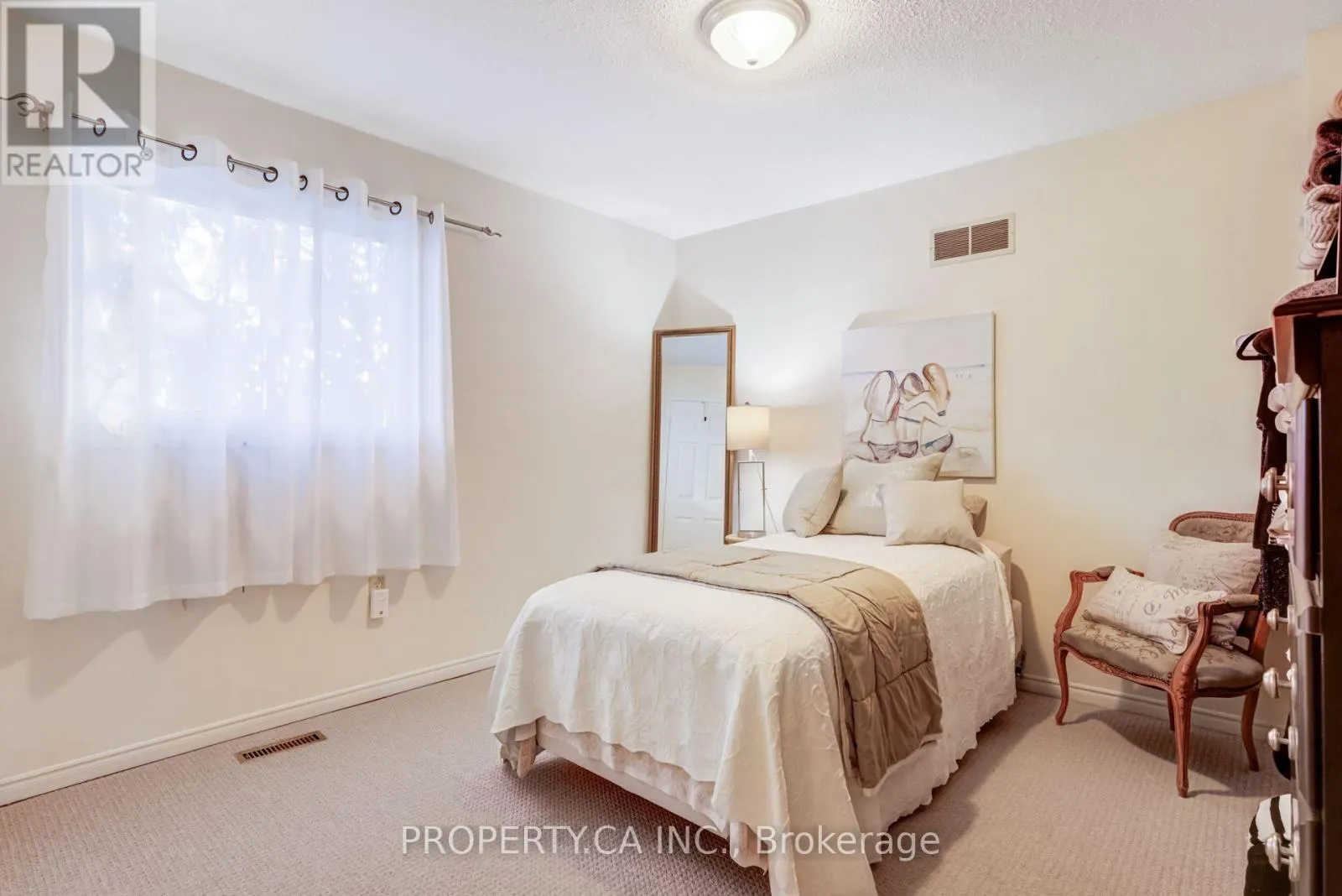 411 FREEMAN CRESCENT
